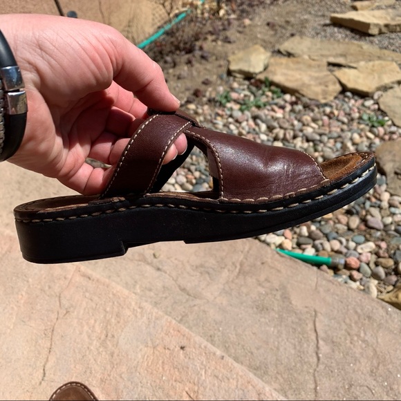 MINNETONKA GENUINE LEATHER SANDALS. In great cond - Picture 2 of 6